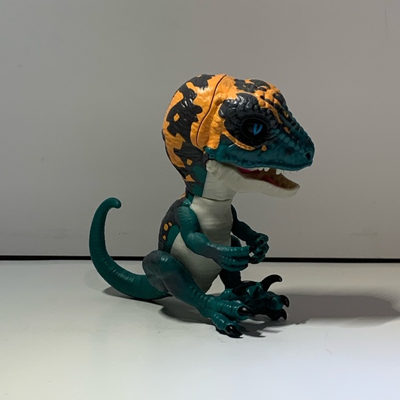 [2/$25] WOWWEE UNTAMED RAPTOR FINGERLINGS FURY INTERACTIVE ELETRONIC DINO TOY - Picture 2 of 7